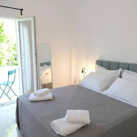 Radiant Cobalt House Apartment